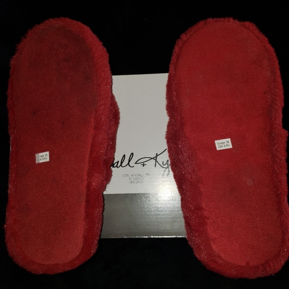 Kendall & Kylie Jenner Slippers - Picture 6 of 8
